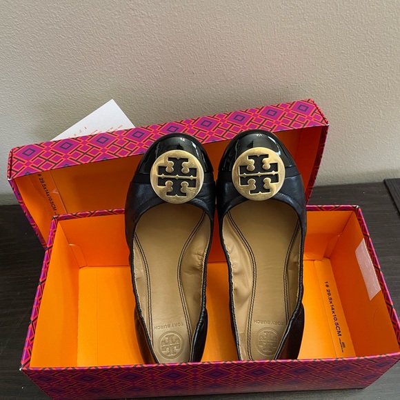 Tory Burch Minnie Cap row ballet in patent leather size US 7 new in box - Picture 3 of 3